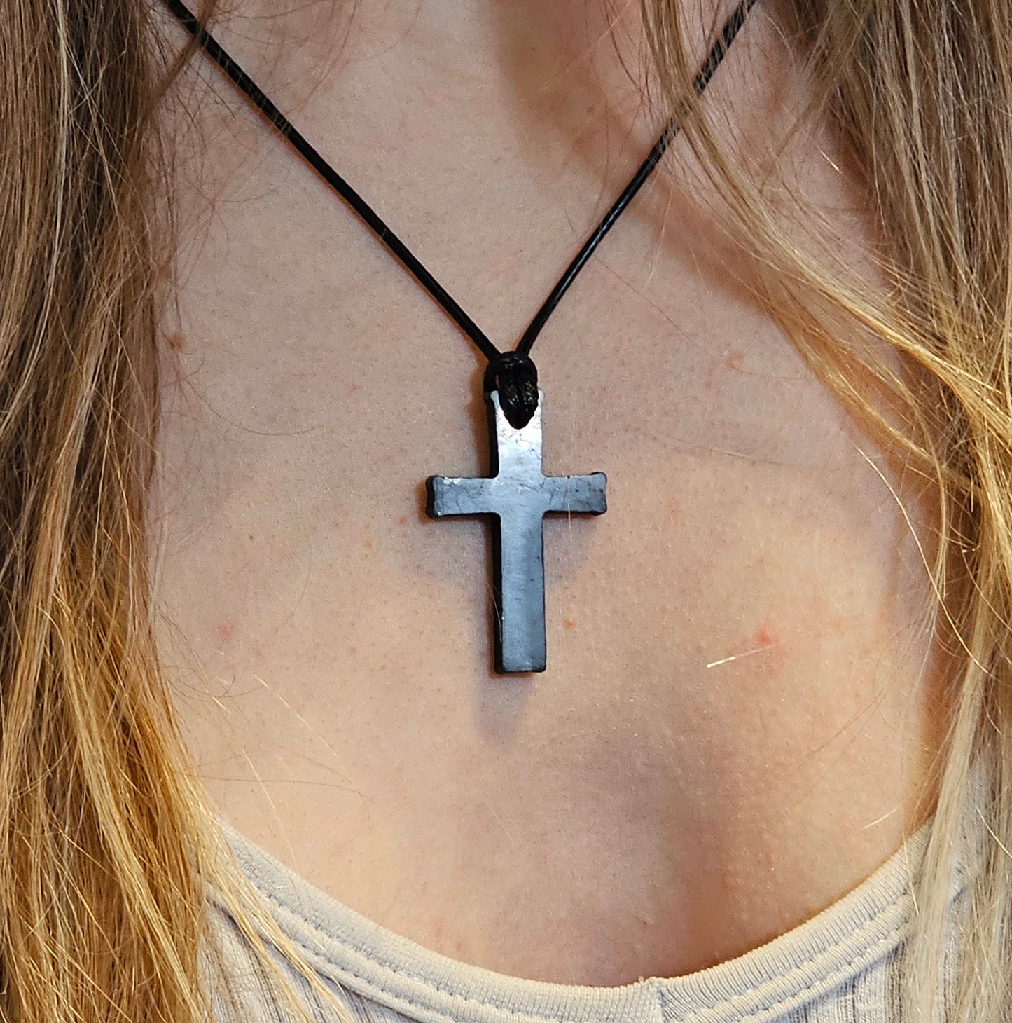 CR390 CROSS PENDANT TYPE 2 SHUNGITE - 3.90 GRAMS