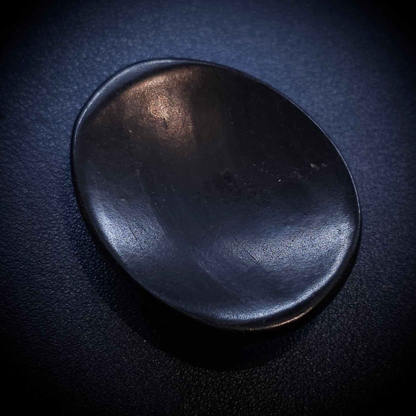 SWS2100 Shungite Worry Stone For Meditation - 21g Type 2 Shungite